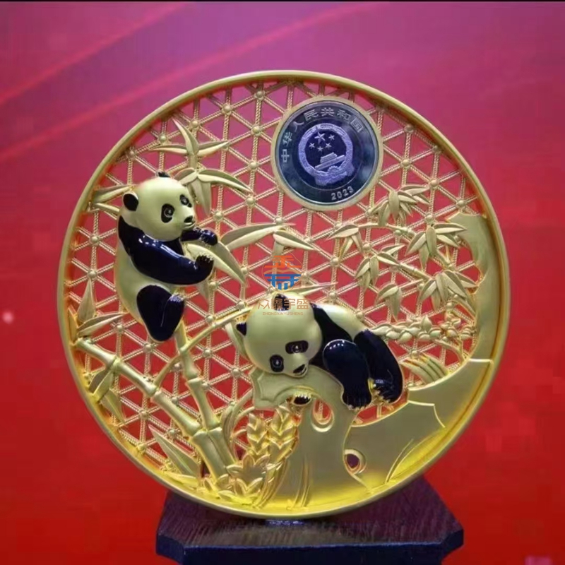 国大师王树文老师亲创《国宝熊猫珐琅彩花丝币》